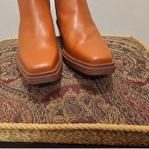 NWOT Franco Sarto Leather Tan Ankle Boots Size 8 - Picture 4 of 9